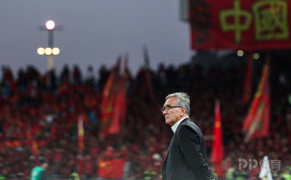 拜仁训练基,地再起纷争,莱万与库茨,万博,ManBetX,万博官网,万博体育官网,万博体育下载,万博APP