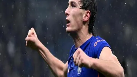 荷兰队新战袍亮相，欧洲杯新颜瞩目！